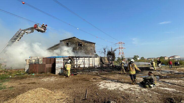 Tuzla'da hediyelik eşya atölyesinde çıkan yangın söndürüldü G4