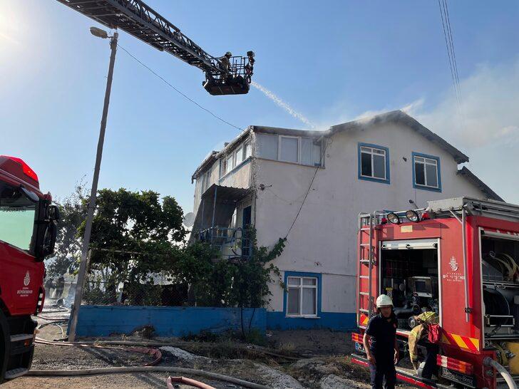 Tuzla'da hediyelik eşya atölyesinde çıkan yangın söndürüldü G5