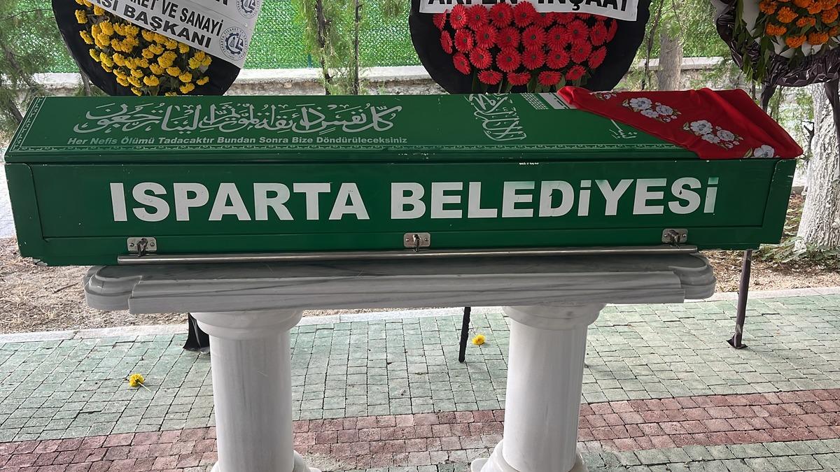 Isparta'da eşi tarafından &ouml;ld&uuml;r&uuml;len hamile kadının cenazesi toprağa verildi