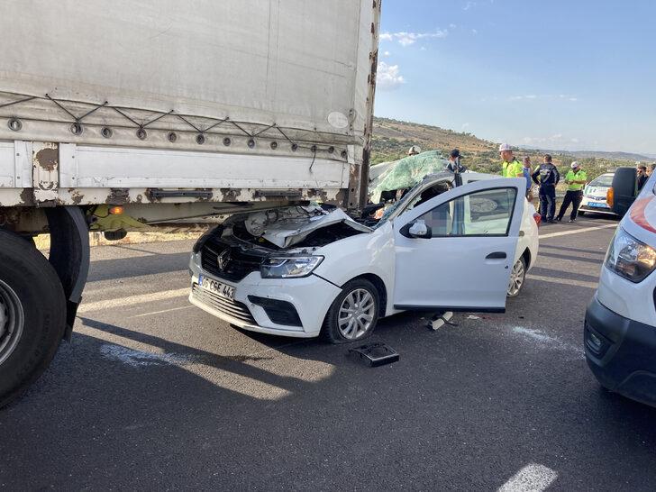 Gaziantep'te tırla otomobilin çarpıştığı kazada 1 kişi yaşamını yitirdi G3