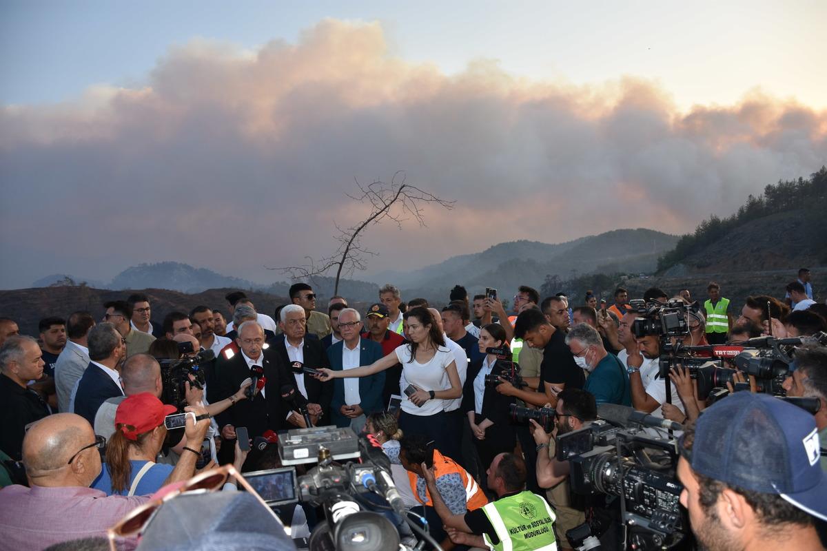 Kılı&ccedil;daroğlu, Marmaris'te yangın b&ouml;lgesinde incelemelerde bulundu: