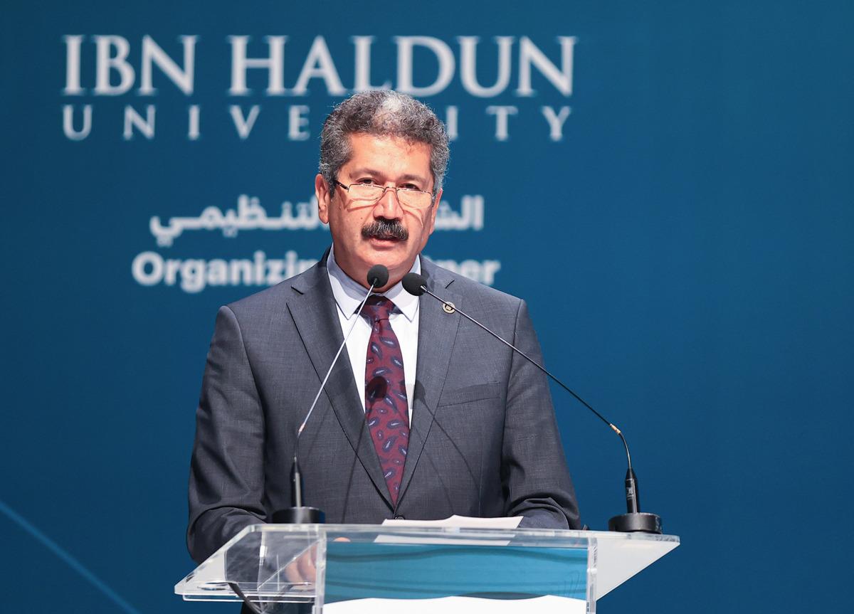 İbn Haldun &Uuml;niversitesi, Uluslararası &Uuml;niversiteler M&uuml;nazara Yarışması'nda şampiyon oldu