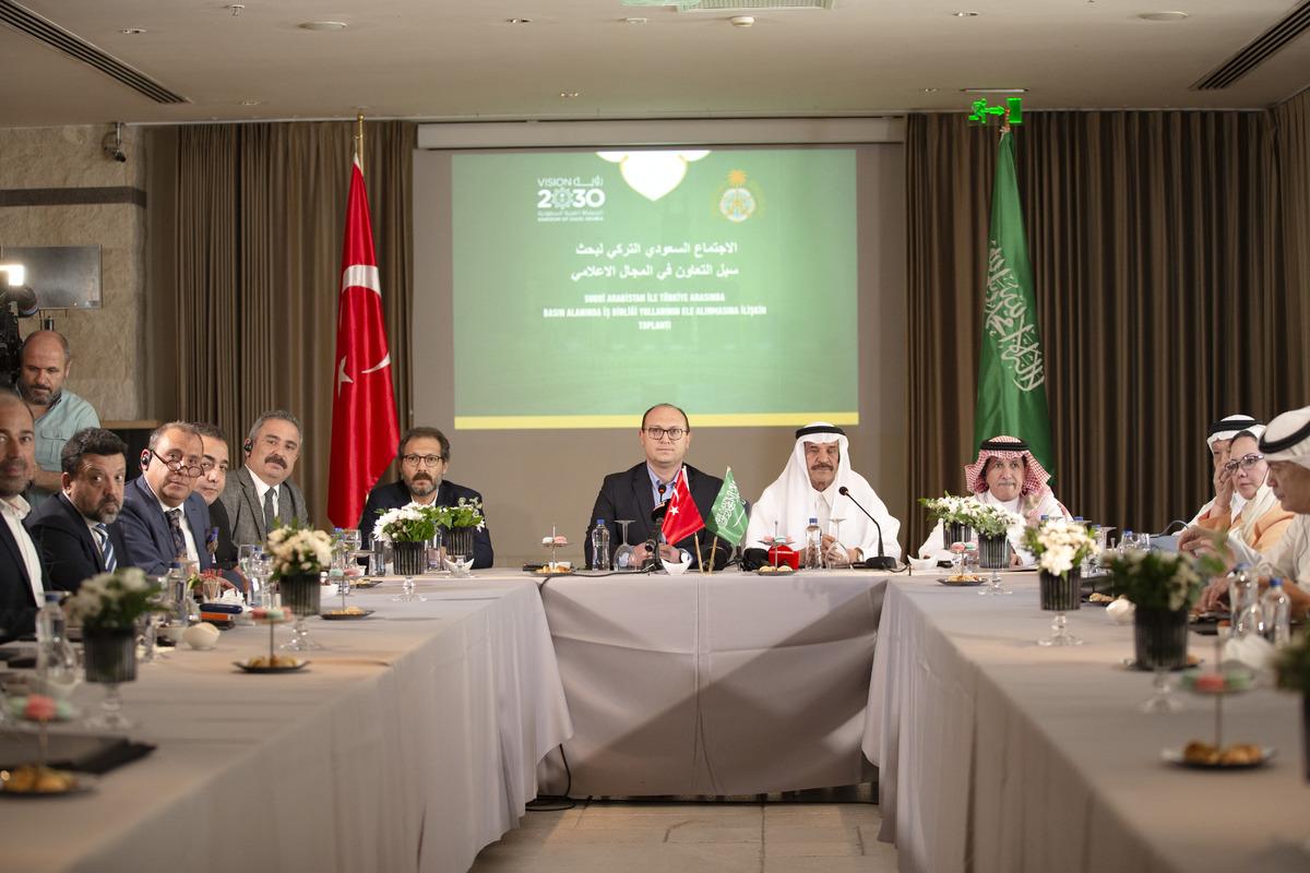 T&uuml;rk ve Suudi Arabistanlı gazeteciler, Ankara'da bir araya geldi