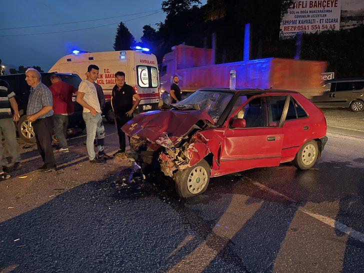 Sakarya'da ciple otomobilin çarpıştığı kazada 3 kişi yaralandı G1