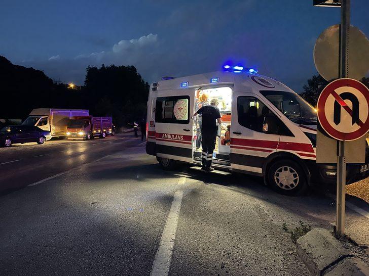 Sakarya'da ciple otomobilin çarpıştığı kazada 3 kişi yaralandı G3