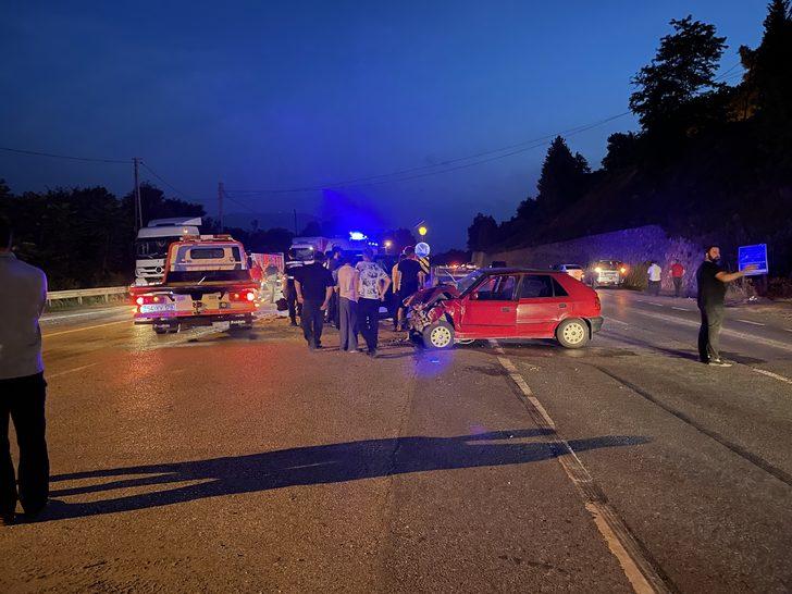 Sakarya'da ciple otomobilin çarpıştığı kazada 3 kişi yaralandı G5