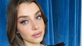 Hande Erçel'in kardeşi Gamze Erçel mini şortlu pozuyla beğeni butonunu çökertti!