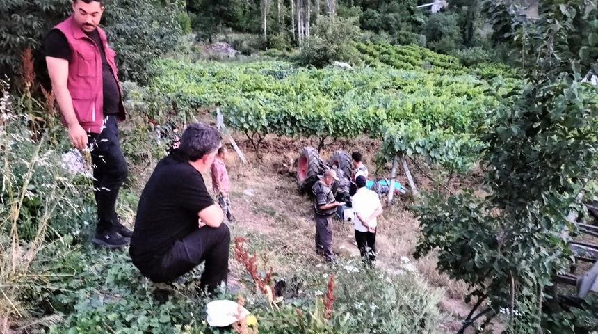 Sakarya'da devrilen traktörün altında kalan kişi kurtarılamadı