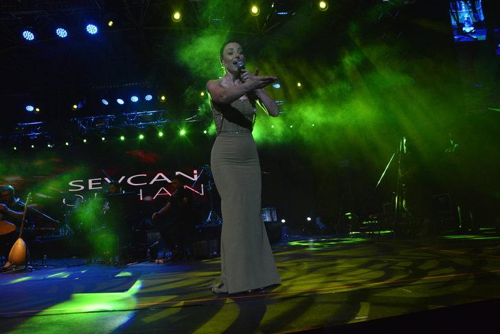 "Uluslararası Bursa Festivali"nde Musa Eroğlu ve Sevcan Orhan sahne aldı G3