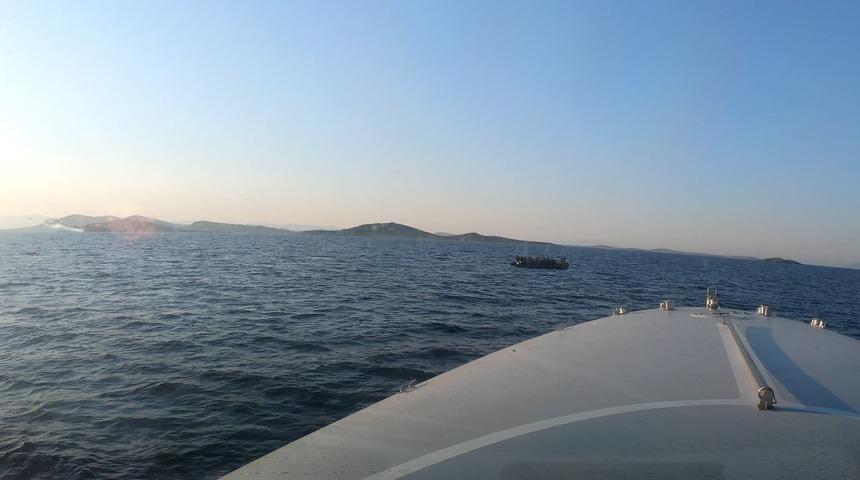 Balıkesir açıklarında 53 düzensiz göçmen kurtarıldı