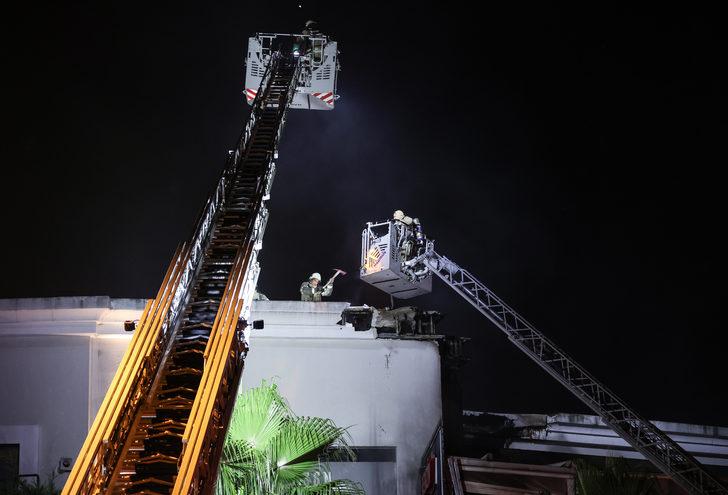 Küçükçekmece’de alışveriş merkezinde çıkan yangın söndürüldü G5