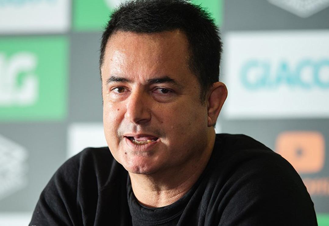 Acun Ilıcalı'nın kızı Leyla Ilıcalı mezun oldu! Acun Ilıcalı ve Zeynep Yılmaz birlikte poz verdi