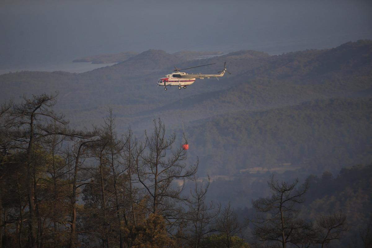 Marmaris'teki orman yangınına m&uuml;dahale s&uuml;r&uuml;yor