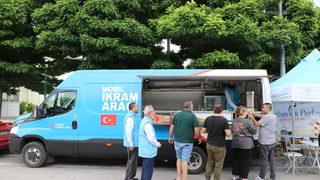 Türkiye Diyanet Vakfı yurda gelen gurbetçileri Kapıkule'de ikramlarla karşılıyor