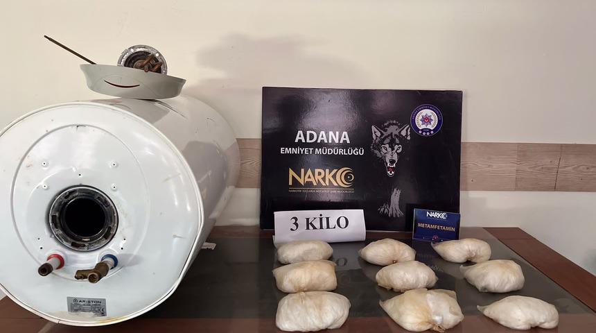Adana'da kamyonette 3 kilogram sentetik uyuşturucu ele geçirildi