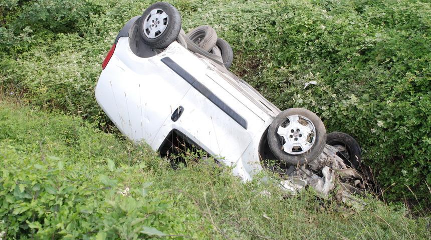 Çekmeköy'de şarampole devrilen araçtaki 2 kişi yaralandı