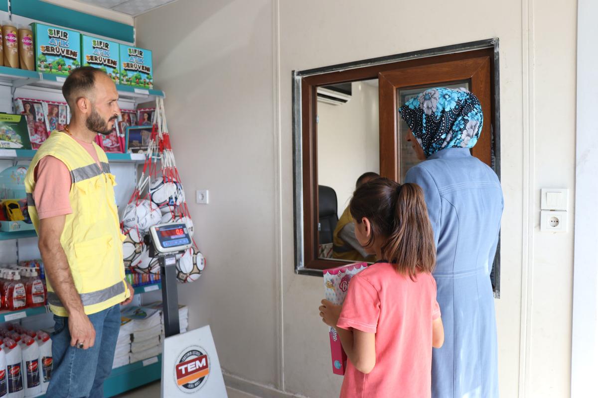 Şanlıurfa'da &ouml;ğrenciler "Atığını Getir Karne Hediyeni G&ouml;t&uuml;r" kampanyasına katılıyor