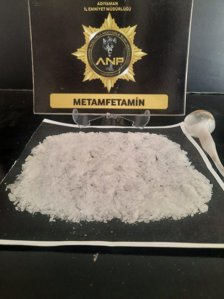 GÜNCELLEME - Adıyaman'da otomobilin LPG tankına uyuşturucu gizleyen 2 şüpheli tutuklandı G2