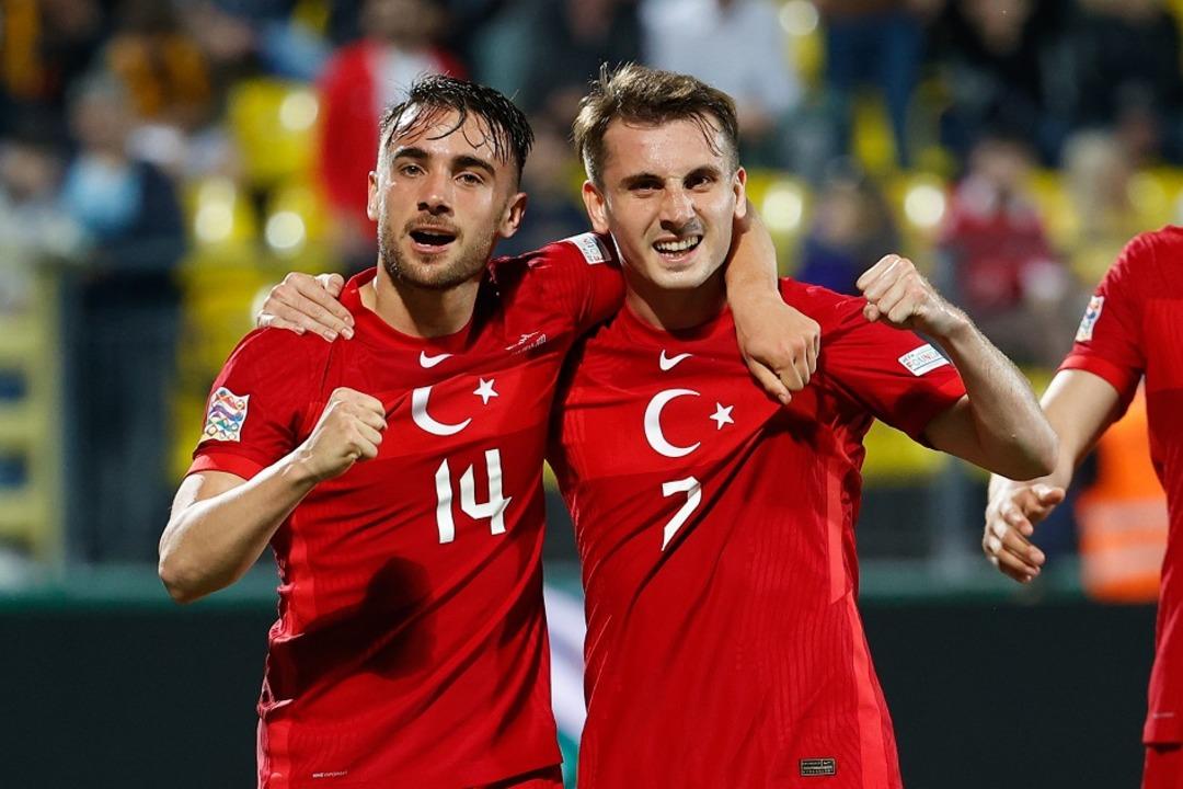 Son dakika: Galatasaray'da karar verildi! Yunus Akg&uuml;n ve Kerem Akt&uuml;rkoğlu'na zam geliyor...