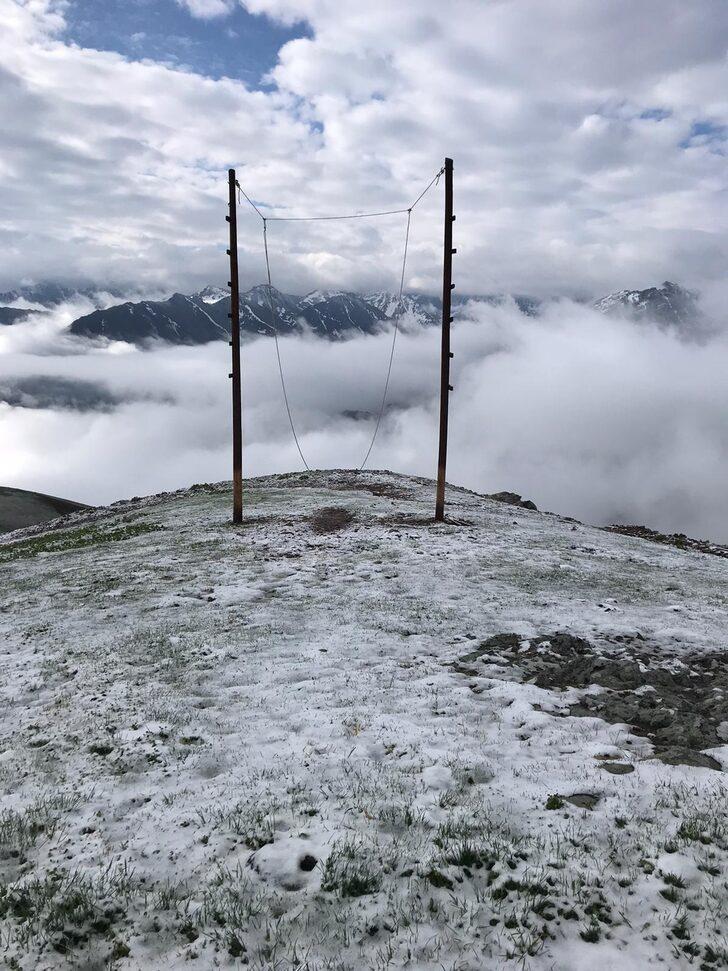 Rize'de 3 bin 200 rakımlı yaylaya kar yağdı G4