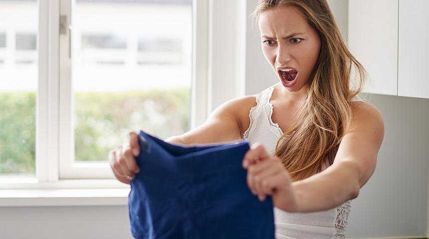 Yıkadığınız kıyafetiniz k&uuml;&ccedil;&uuml;ld&uuml;yse &ccedil;&ouml;z&uuml;m&uuml; &ccedil;ok basit! Bu y&ouml;ntemi hi&ccedil; duymamıştınız&hellip;