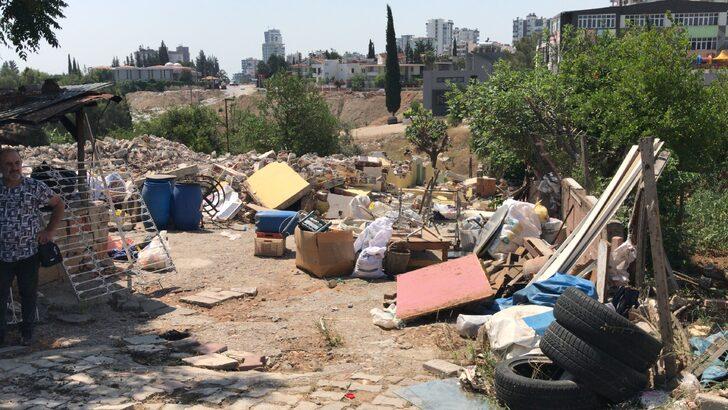 Adana'da kaçak yapılar iş makineleriyle yıkıldı G4