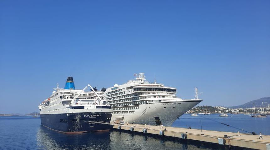 Bahama bandıralı kruvaziyer Seabourn Encore, Bodrum'a yanaştırıldı