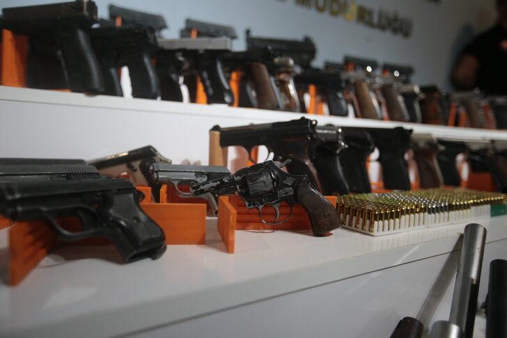 Bursa'da polisin düzenlediği operasyonda gözaltına alınan 4 kişi tutuklandı G3