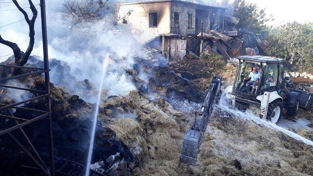 Mersin'de saman balyalarında çıkan yangın iki eve sıçradı