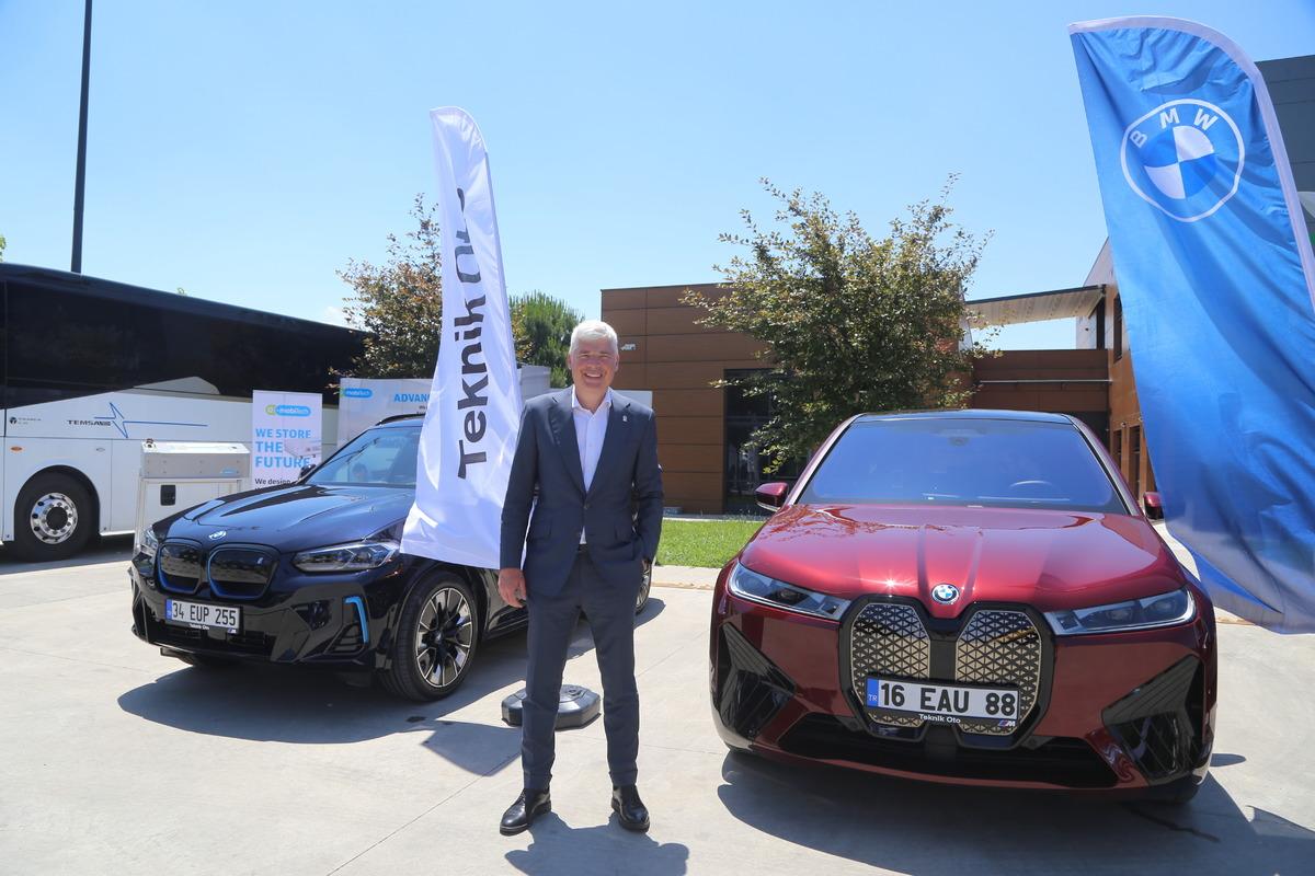 TAYSAD "Elektrikli Ara&ccedil;lar G&uuml;n&uuml;" etkinliğinde Bursa'da &uuml;yeleriyle bir araya geldi