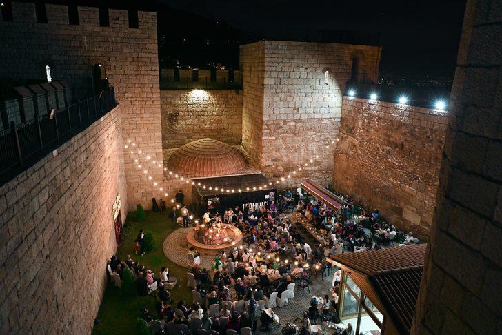 Bursa'da müzeye dönüştürülen 2 bin 300 yıllık zindanda masal keyfi G3