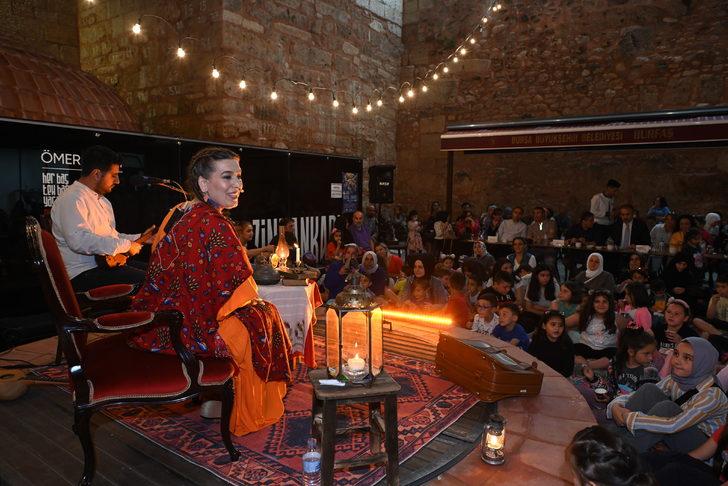 Bursa'da müzeye dönüştürülen 2 bin 300 yıllık zindanda masal keyfi G5