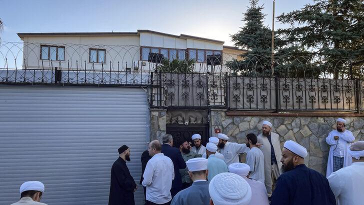 Mahmut Ustaosmanoğlu'nun evinin önündeki taziye ziyaretleri sürüyor G4