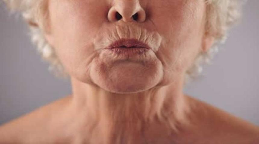 Genç bir yüz, genç bir ağız çevresi