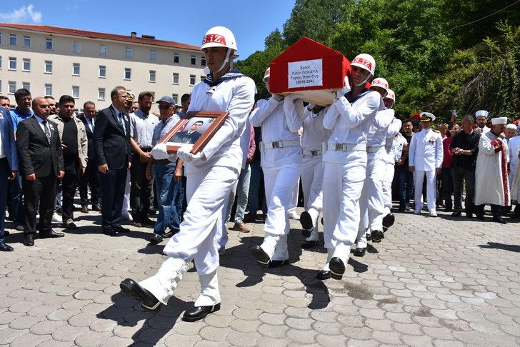 Şehit Topçu Uzman Çavuş Özkaya, son yolculuğuna uğurlandı G3