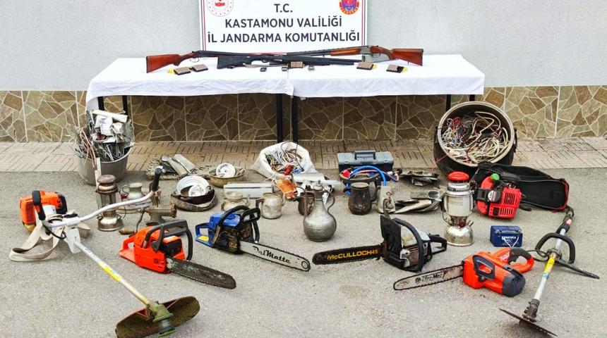 Kastamonu'da köy evlerinden hırsızlık yapan 3 şüpheliden 1'i tutuklandı
