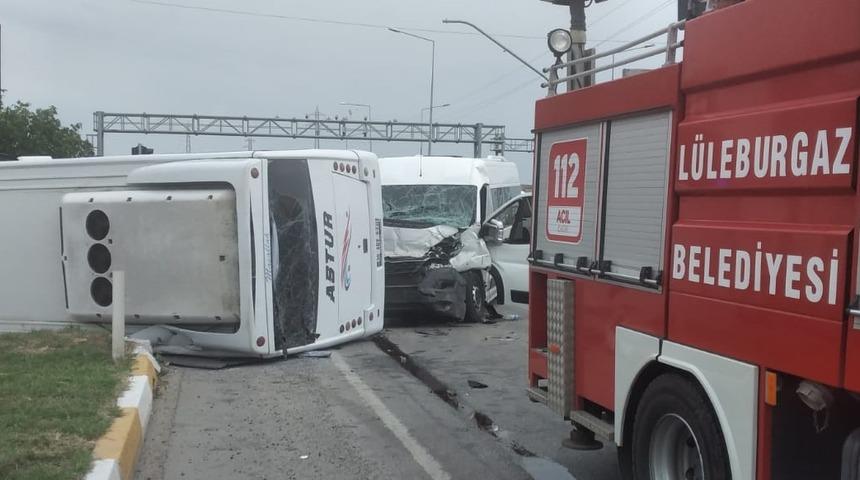 Kırklareli'nde fabrika işçilerini taşıyan minibüsle midibüs çarpıştı, 11 kişi yaralandı