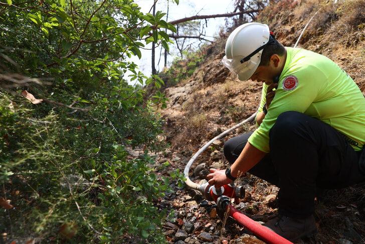 Muğla Valisi Tavlı yangın bölgesinde çalışan yer ekiplerini ziyaret etti G5