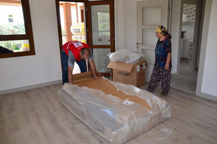 Manavgat'ta yangında kaybettikleri evlerinin yenilerine kavuşan ailelere eşya yardımı G4