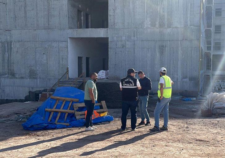 Sivas'ta inşaattan düşen işçi ağır yaralandı G3