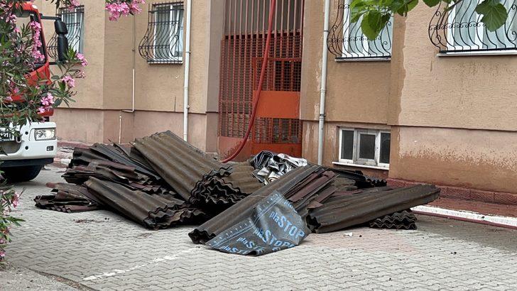 Kocaeli'de 7 katlı apartmanın çatısında çıkan yangın söndürüldü G3