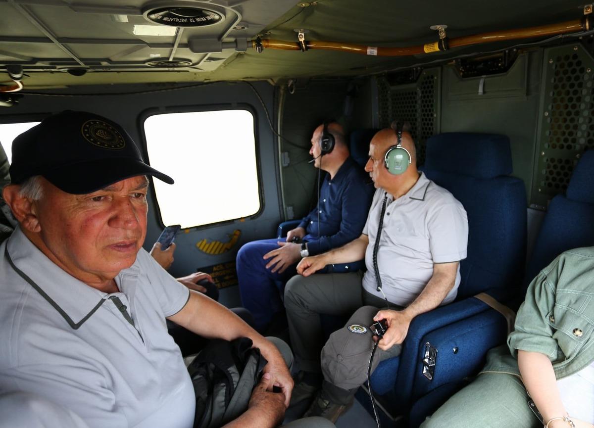 Bakan Kirişci ve Soylu yangın b&ouml;lgesini havadan inceledi