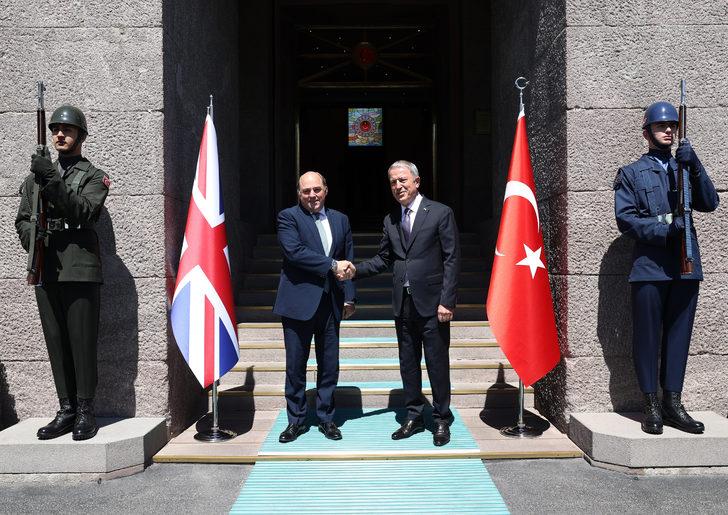 Milli Savunma Bakanı Akar, İngiltere Savunma Bakanı Wallace ile bir araya geldi G3