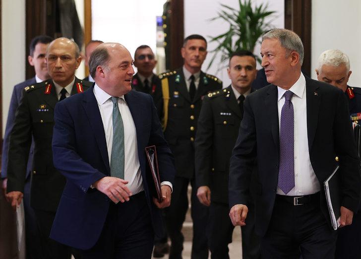 Milli Savunma Bakanı Akar, İngiltere Savunma Bakanı Wallace ile bir araya geldi G5