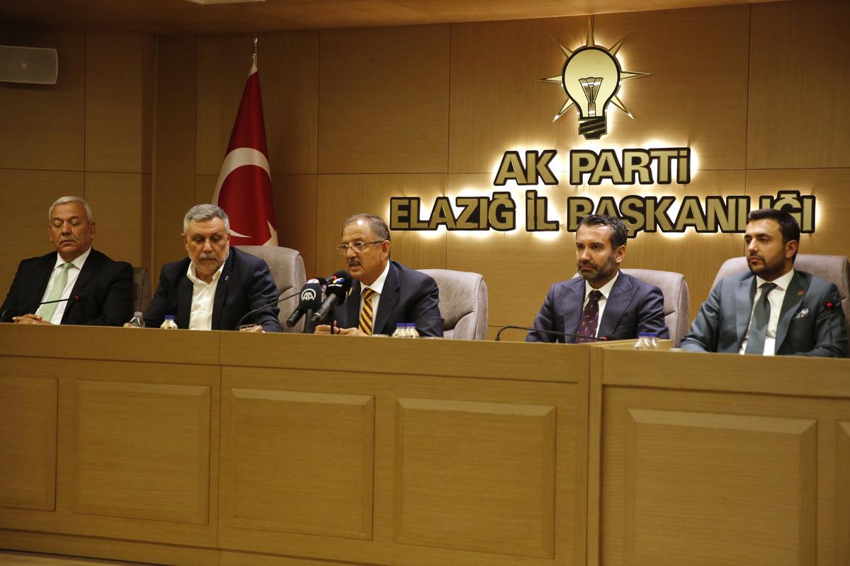 AK Parti'li &Ouml;zhaseki, Elazığ'da parti teşkilatına seslendi: