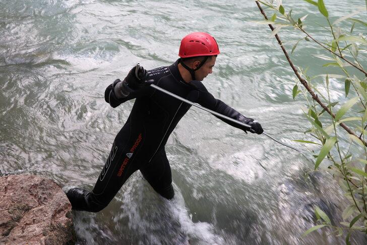 Müküs Çayı'nda kaybolan hemşireyi 140 kişilik ekip arıyor G3