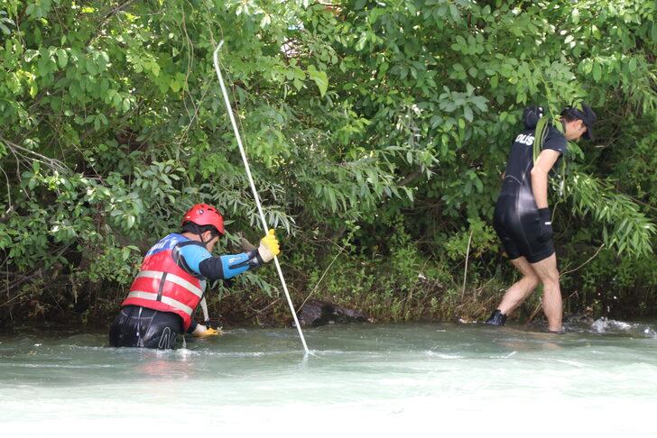 Müküs Çayı'nda kaybolan hemşireyi 140 kişilik ekip arıyor G4