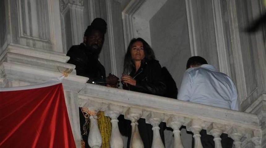 Eda Taşpınar Tasarımcım Dediği Kişiyle Dudak Dudağa &Ouml;p&uuml;ş&uuml;rken G&ouml;r&uuml;nt&uuml;lendi Eda'nın Yeni Sevgilisi Kim!