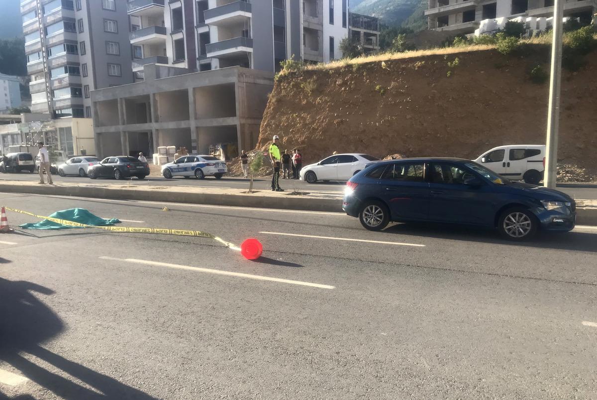 Kahramanmaraş'ta otomobilin &ccedil;arptığı gen&ccedil; &ouml;ld&uuml;