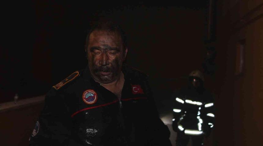 14 katlı binada korkutan yangın: 16 kişi hastanelik oldu! Herkes oraya koştu